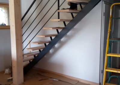 Escalier structure mixte bois métal.